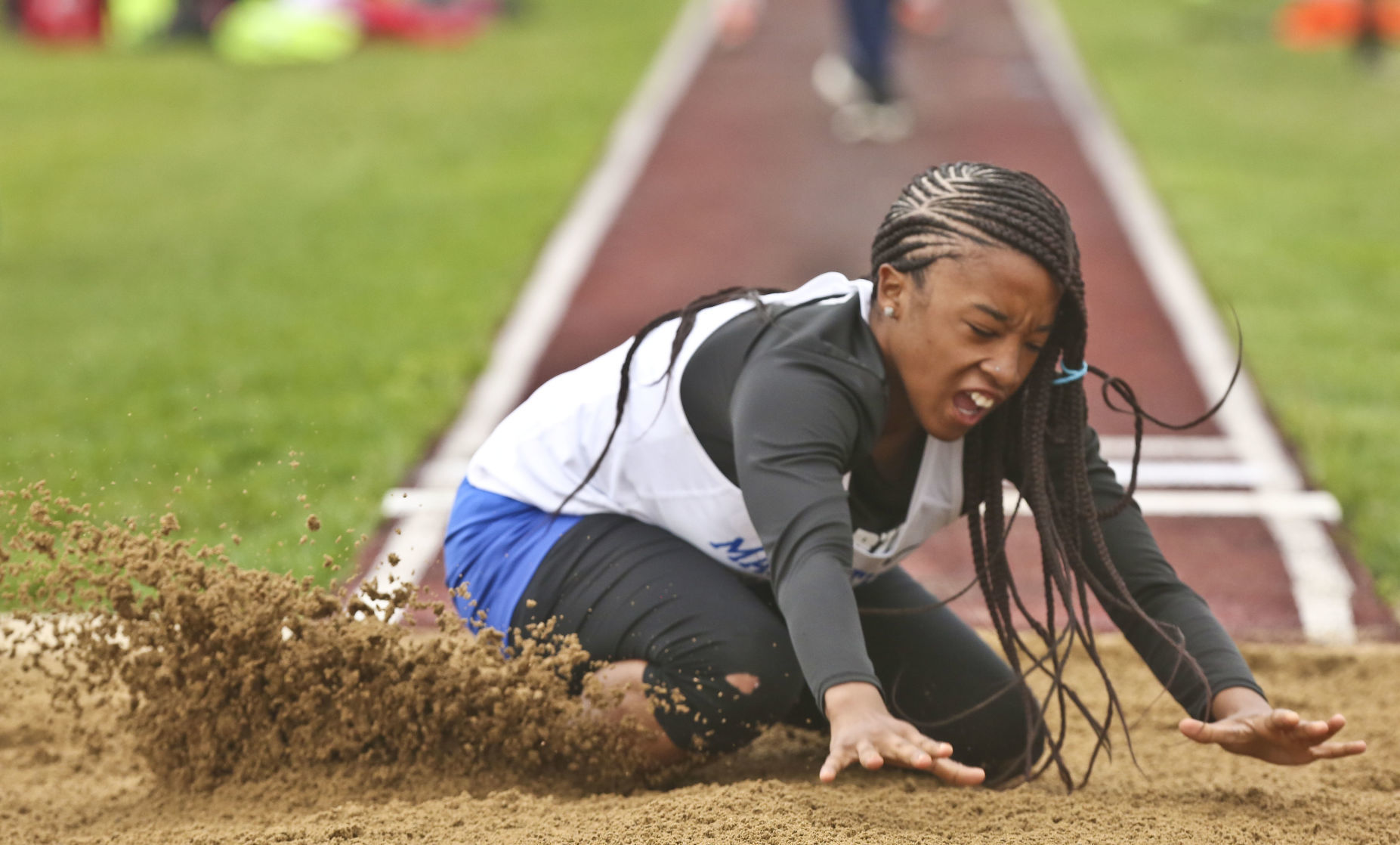 Class 2A Tolono Sectional 3 5.09.19.JPG